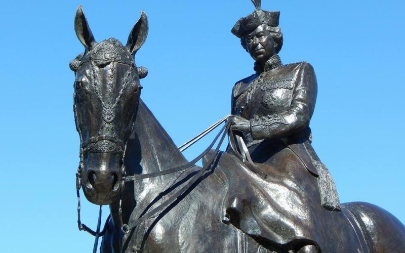 Βρετανία: Ο ανιψιός της βασίλισσας Ελισάβετ παίρνει διαζύγιο