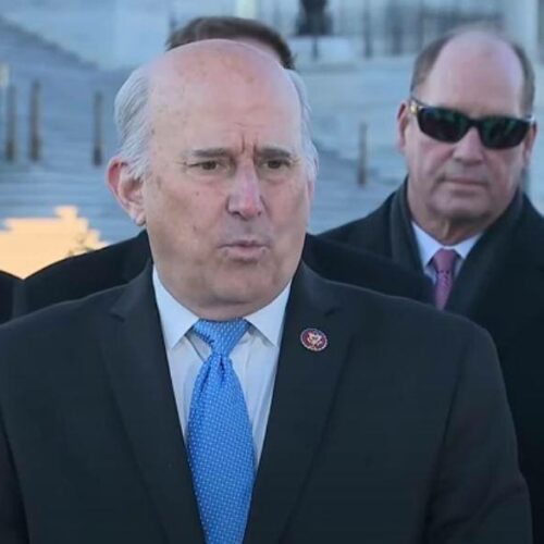 Αστεία βίντεο: Ο Louie Gohmert «έχασε» ένα δόντι καθώς μιλούσε