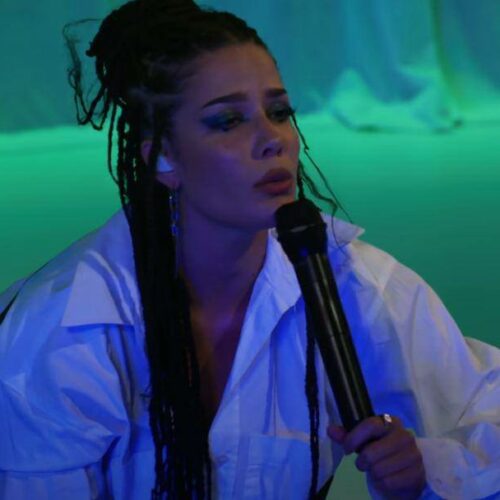 Halsey: Είναι έγκυος η τραγουδίστρια