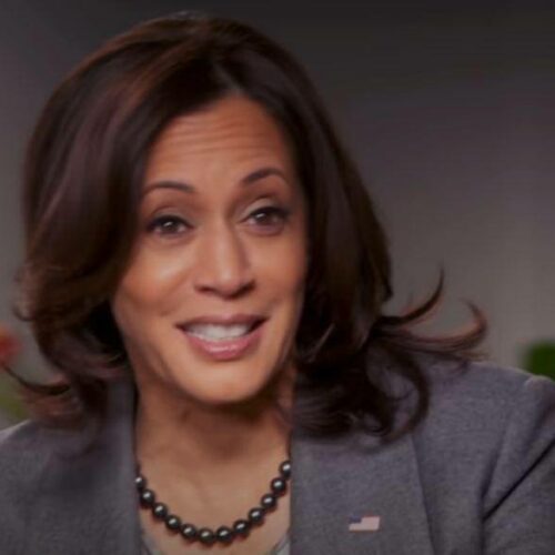 H Kamala Harris βγήκε για τρέξιμο και οι body guards έτρεχαν με το κοστούμι! (vid)