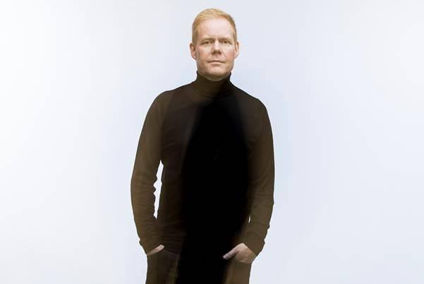 Max Richter: Η Yulia Mahr ντύνει οπτικά το όραμα του  καλλιτέχνη