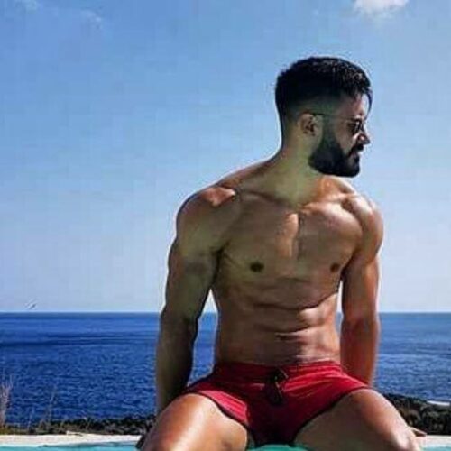 Νίκος Αντωνόπουλος : Οι κοιλιακοί του σε πρώτο πλάνο