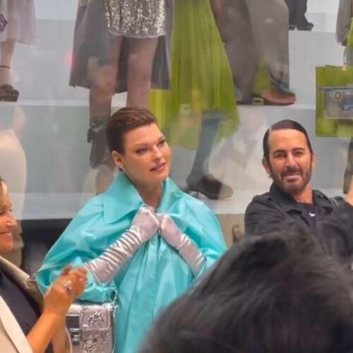 Linda Evangelista : Ανέβηκε μετά από χρόνια στην πασαρέλα