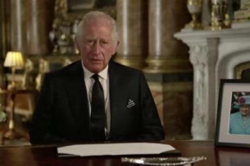 Βασιλιάς Κάρολος: Στο νοσοκομείο από παρενέργειες