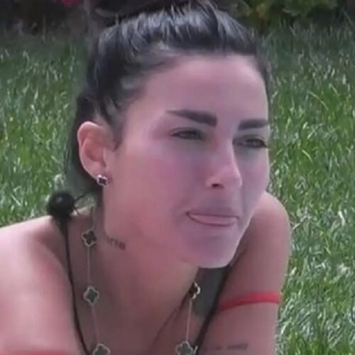 Big Brother: «Εγώ το βρίσκω πολύ άσχημο να μην κάνει κίνηση μια κοπέλα»