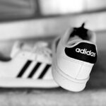 Adidas: Ανακοίνωσε αυξήσεις λόγω των δασμών του Τραμπ