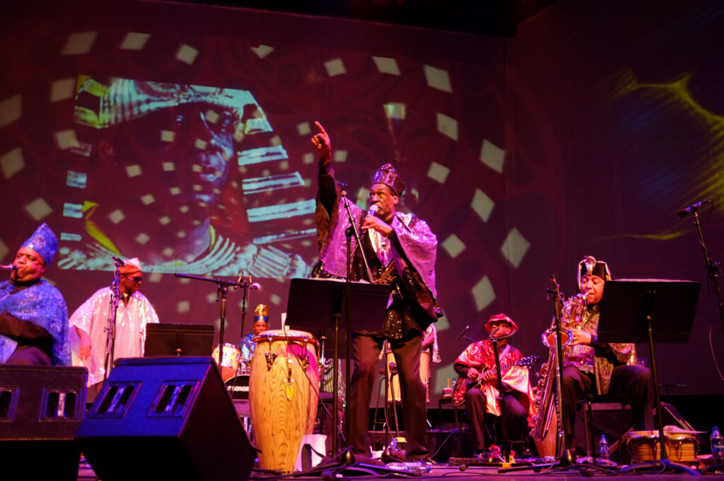 Κυρ Ρα Arkestra: Η εμφάνιση στο Christmas Theater στις 15 Μαΐου