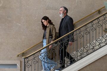 Διάφανη Αγάπη: Ο Μπράμος ζητά από τη Φωτεινή να «δείξει» σε όλους τον Στέφανο