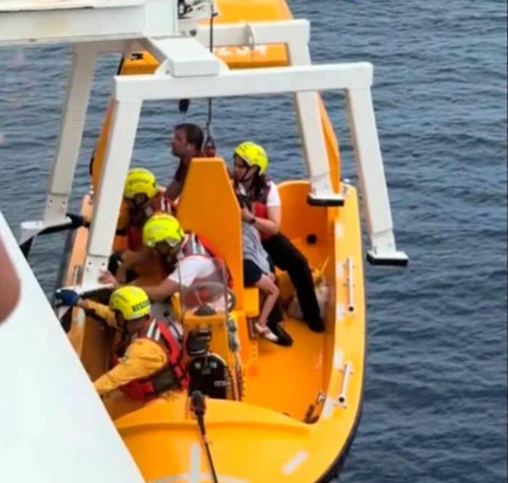 Φλόριντα: Πατέρας πήδηξε στον ωκεανό για να σώσει την κόρη του