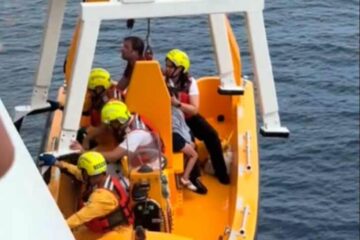 Φλόριντα: Πατέρας πήδηξε στον ωκεανό για να σώσει την κόρη του