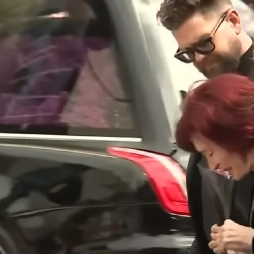Όζι Όζμπορν: Υποβασταζόμενη η Σάρον Όζμπορν στη νεκρική πομπή