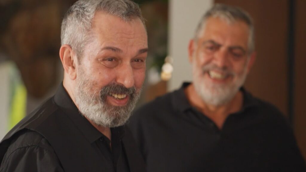 Η γη της ελιάς: Η Δάφνη επιβεβαιώνει στον Μανώλη τους ξυλοδαρμούς