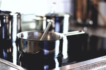 Φαγητό στο ψυγείο: Οι κίνδυνοι εάν το βάζετε στην κατσαρόλα
