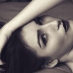 Μακιγιάζ «Tired Girl»: Η τάση που αποθεώνει την κούραση